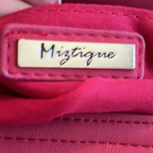 Deep‎ red Miztique faux leather crossbody purse with gold chain - Picture 6 of 8